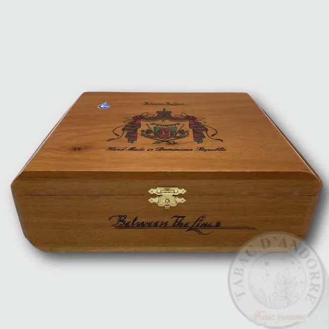 Arturo Fuente Hemingway – Between The Lines C/25 — cigare à l'unité ou en boîte
